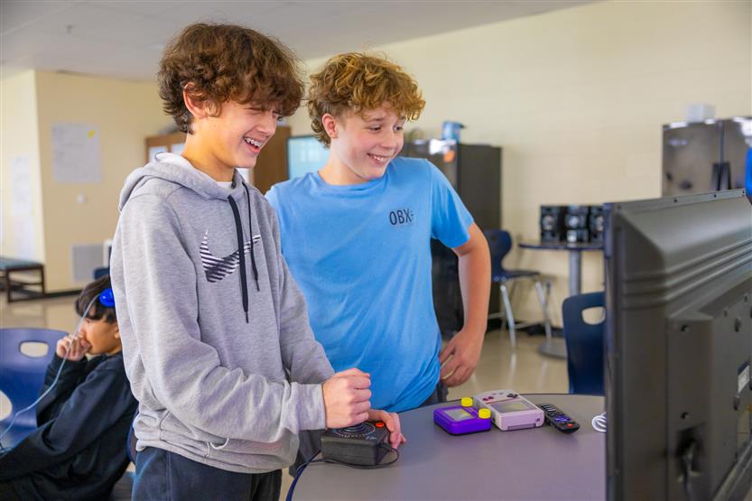 Students visit a technology museum
